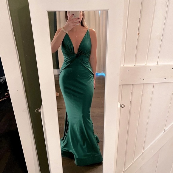Emerald green bridesmaid formal gown - Picture 4 of 7